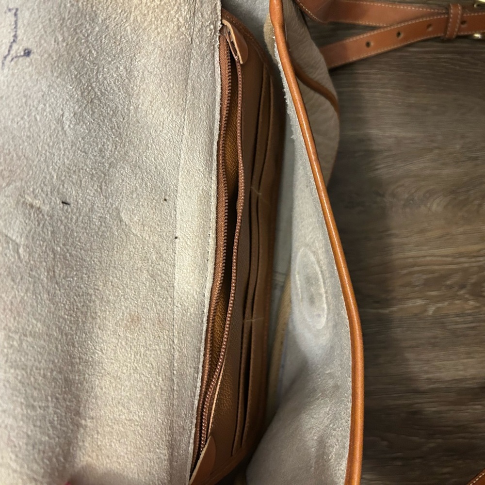 Vintage Dooney & Bourke Cream and Tan Crossbody Bag - Picture 13 of 16